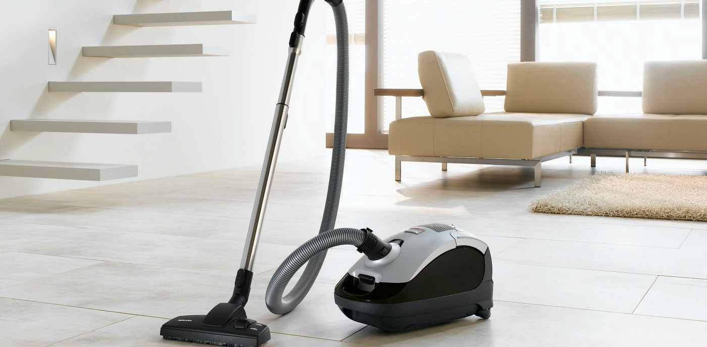 Рейтинг лучших роботов пылесосов 2023 цена качество. Vacuum Cleaner g11 белый. Пылесос пылесос пылесос. Уборка дома. Самый большой пылесос в мире.